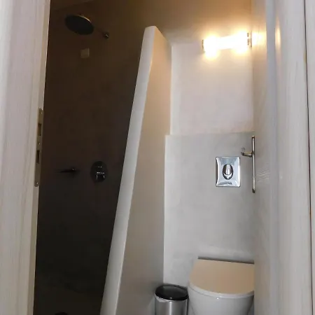 Bed & Breakfast Getaway - Economy Basement