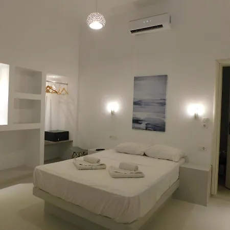 Getaway - Economy Basement Fira (Santorini)