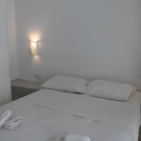 Getaway - Economy Basement Couette-café Fira (Santorini)