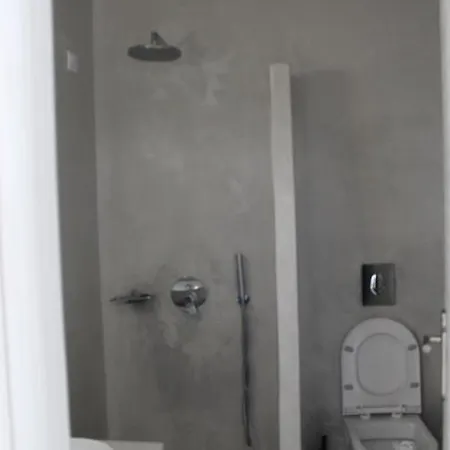 Getaway - Economy Basement B&B *